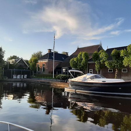 Puur Eastermar - Monumentaal, Authentiek En Luxe Koetshuis Aan Open Vaarwater Met Jacuzzi En Sauna Oostermeer Luaran gambar