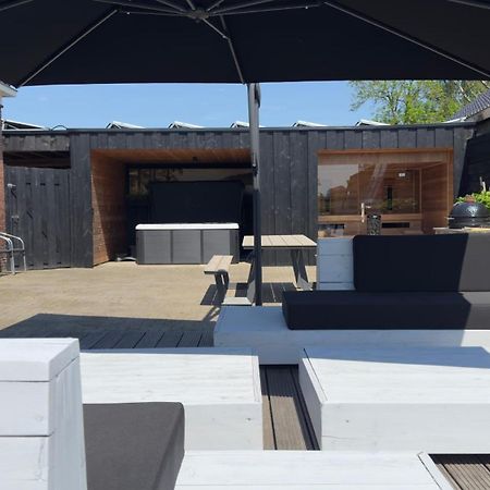 Puur Eastermar - Monumentaal, Authentiek En Luxe Koetshuis Aan Open Vaarwater Met Jacuzzi En Sauna Oostermeer Luaran gambar