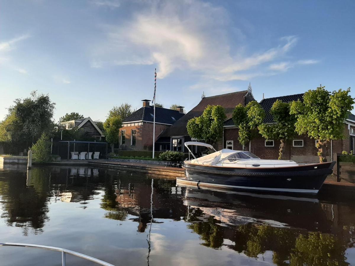 Puur Eastermar - Monumentaal, Authentiek En Luxe Koetshuis Aan Open Vaarwater Met Jacuzzi En Sauna Oostermeer Luaran gambar