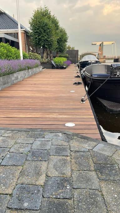 Puur Eastermar - Monumentaal, Authentiek En Luxe Koetshuis Aan Open Vaarwater Met Jacuzzi En Sauna Oostermeer Luaran gambar