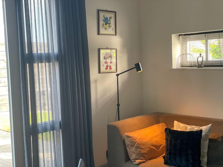 Puur Eastermar - Monumentaal, Authentiek En Luxe Koetshuis Aan Open Vaarwater Met Jacuzzi En Sauna Oostermeer Luaran gambar