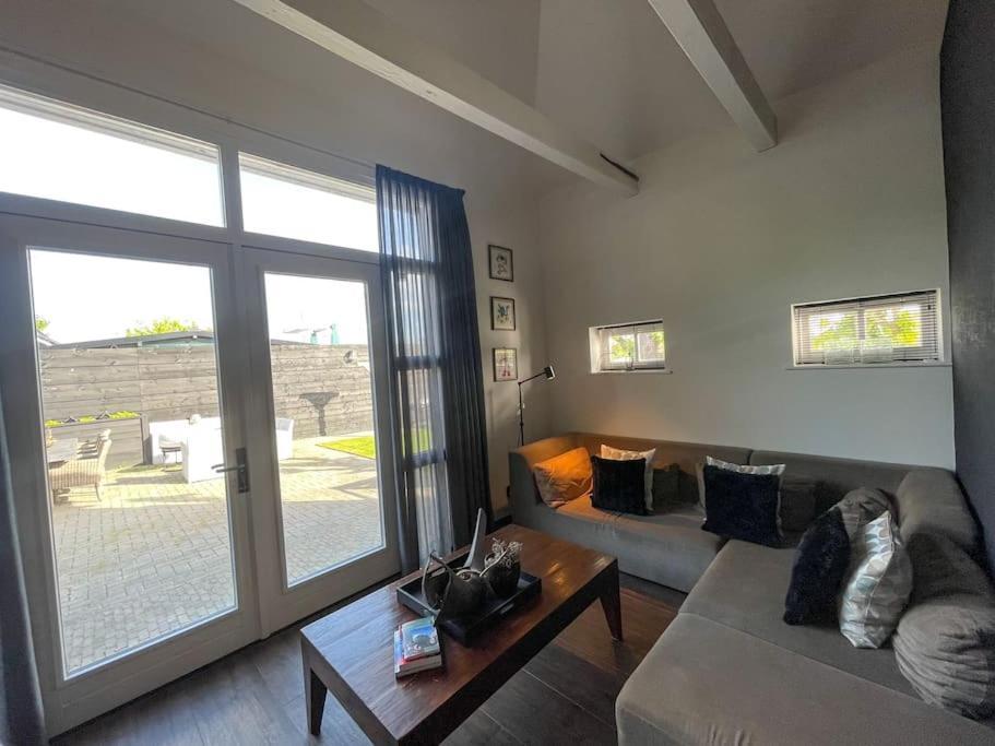 Puur Eastermar - Monumentaal, Authentiek En Luxe Koetshuis Aan Open Vaarwater Met Jacuzzi En Sauna Oostermeer Luaran gambar