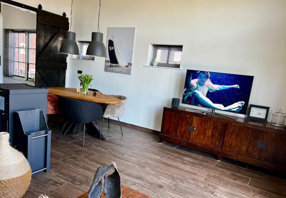 Puur Eastermar - Monumentaal, Authentiek En Luxe Koetshuis Aan Open Vaarwater Met Jacuzzi En Sauna Oostermeer Luaran gambar