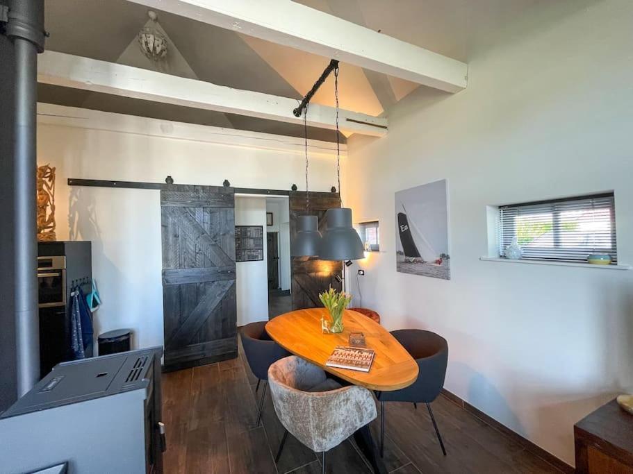 Puur Eastermar - Monumentaal, Authentiek En Luxe Koetshuis Aan Open Vaarwater Met Jacuzzi En Sauna Oostermeer Luaran gambar