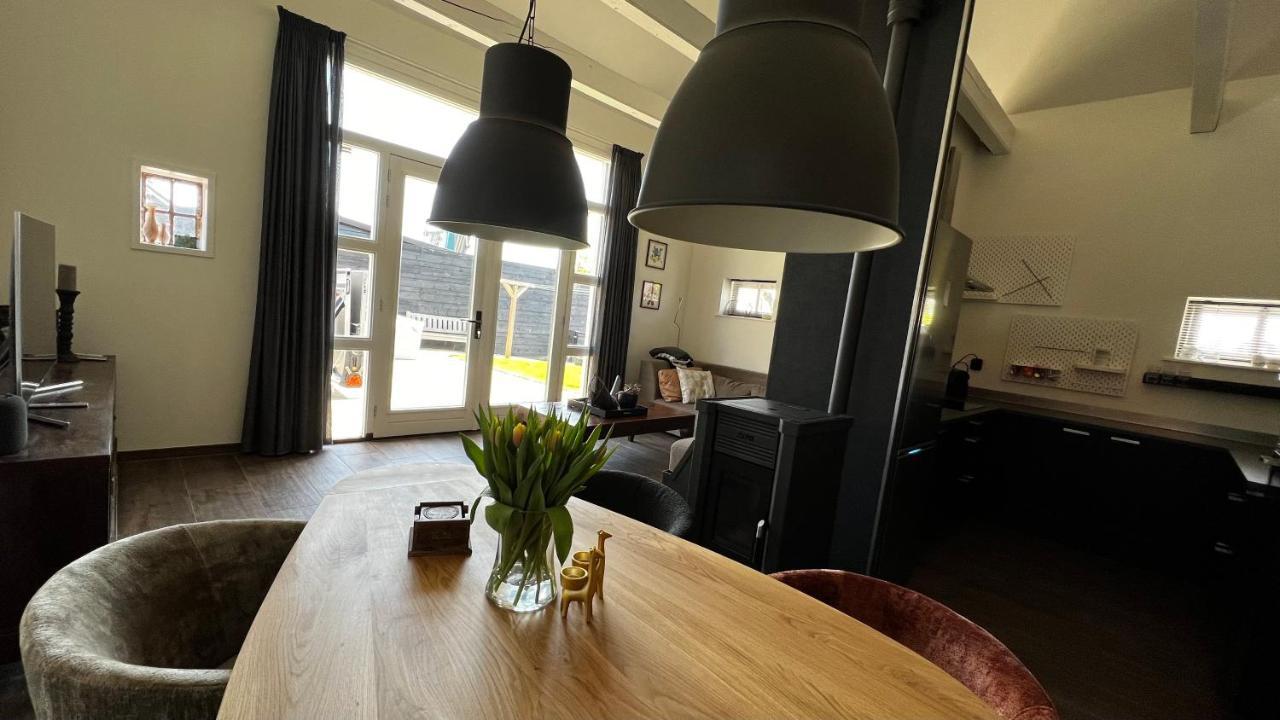 Puur Eastermar - Monumentaal, Authentiek En Luxe Koetshuis Aan Open Vaarwater Met Jacuzzi En Sauna Oostermeer Luaran gambar