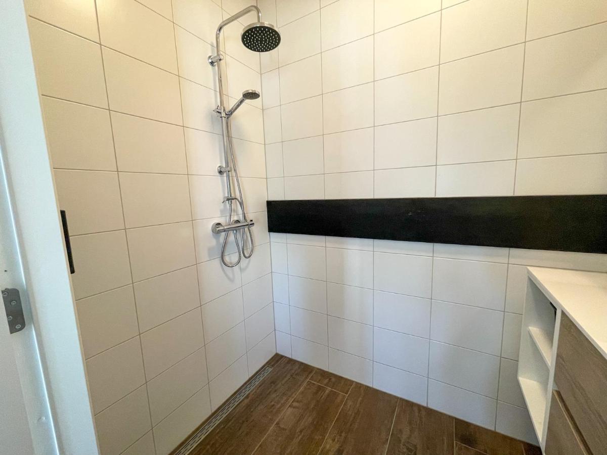 Puur Eastermar - Monumentaal, Authentiek En Luxe Koetshuis Aan Open Vaarwater Met Jacuzzi En Sauna Oostermeer Luaran gambar