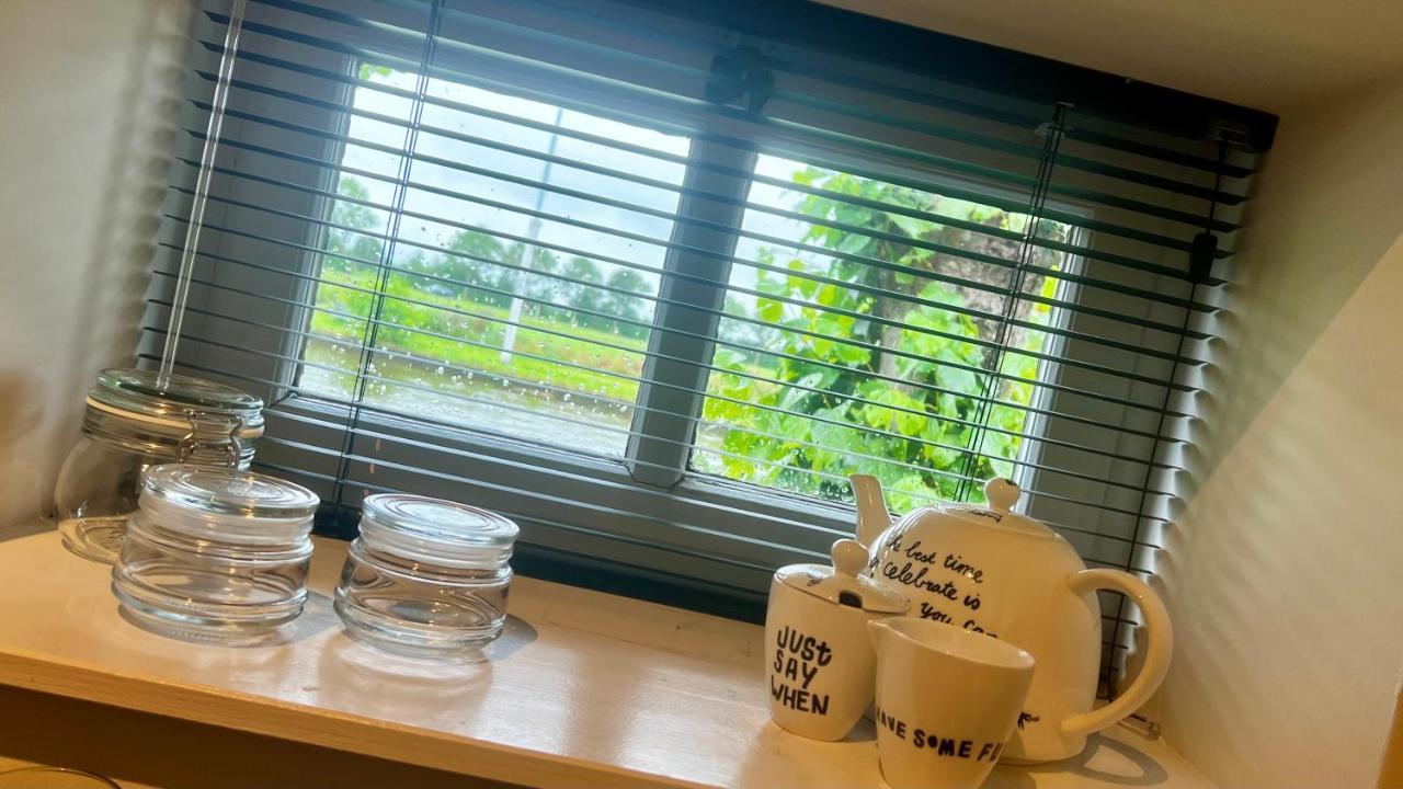 Puur Eastermar - Monumentaal, Authentiek En Luxe Koetshuis Aan Open Vaarwater Met Jacuzzi En Sauna Oostermeer Luaran gambar