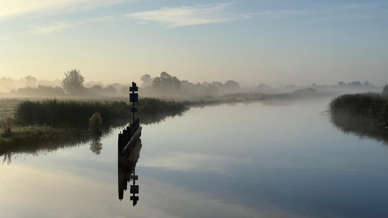 Puur Eastermar - Monumentaal, Authentiek En Luxe Koetshuis Aan Open Vaarwater Met Jacuzzi En Sauna Oostermeer Luaran gambar