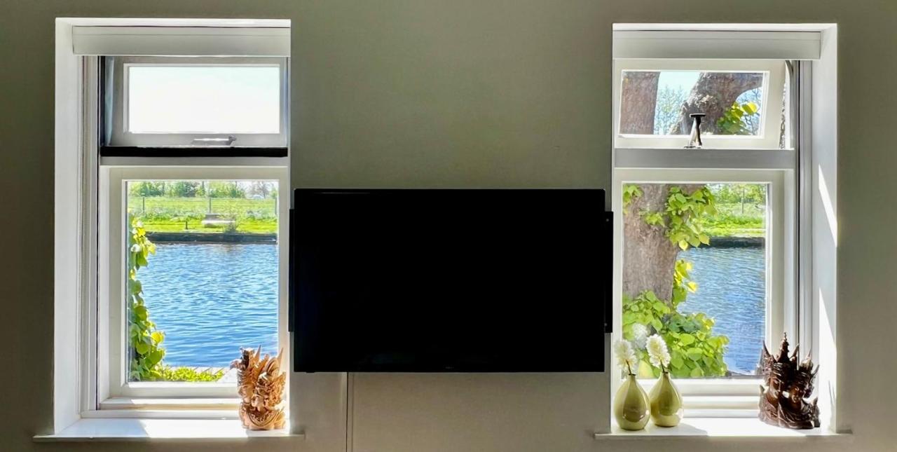 Puur Eastermar - Monumentaal, Authentiek En Luxe Koetshuis Aan Open Vaarwater Met Jacuzzi En Sauna Oostermeer Luaran gambar