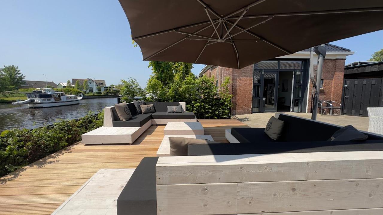 Puur Eastermar - Monumentaal, Authentiek En Luxe Koetshuis Aan Open Vaarwater Met Jacuzzi En Sauna Oostermeer Luaran gambar