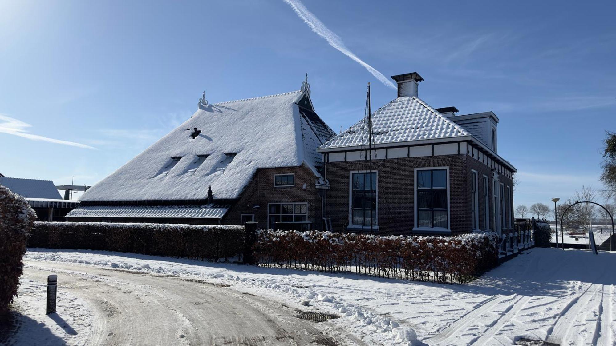 Puur Eastermar - Monumentaal, Authentiek En Luxe Koetshuis Aan Open Vaarwater Met Jacuzzi En Sauna Oostermeer Luaran gambar