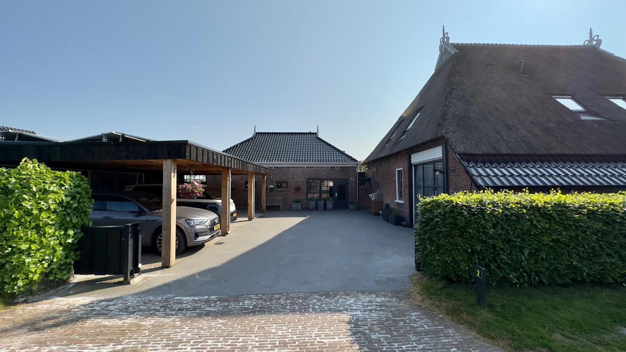 Puur Eastermar - Monumentaal, Authentiek En Luxe Koetshuis Aan Open Vaarwater Met Jacuzzi En Sauna Oostermeer Luaran gambar