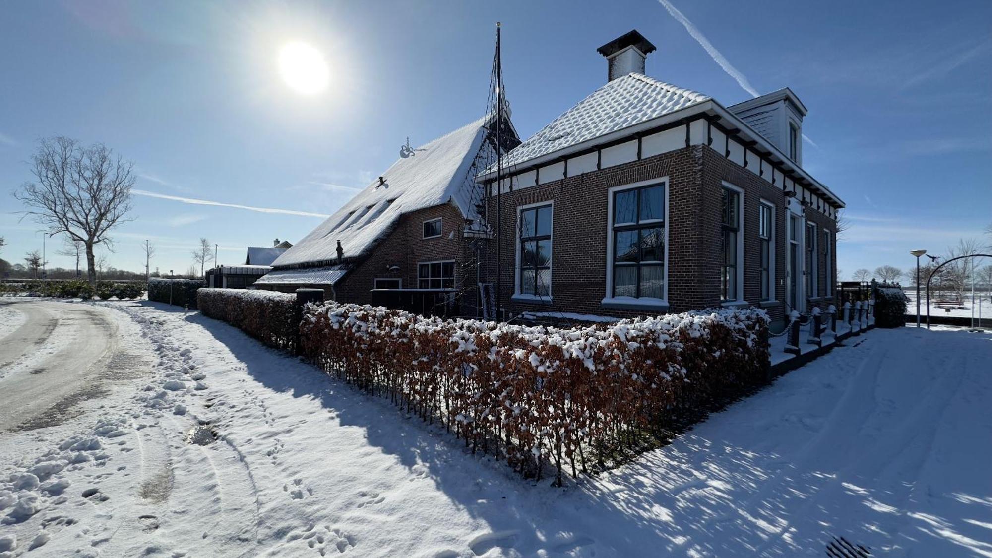 Puur Eastermar - Monumentaal, Authentiek En Luxe Koetshuis Aan Open Vaarwater Met Jacuzzi En Sauna Oostermeer Luaran gambar