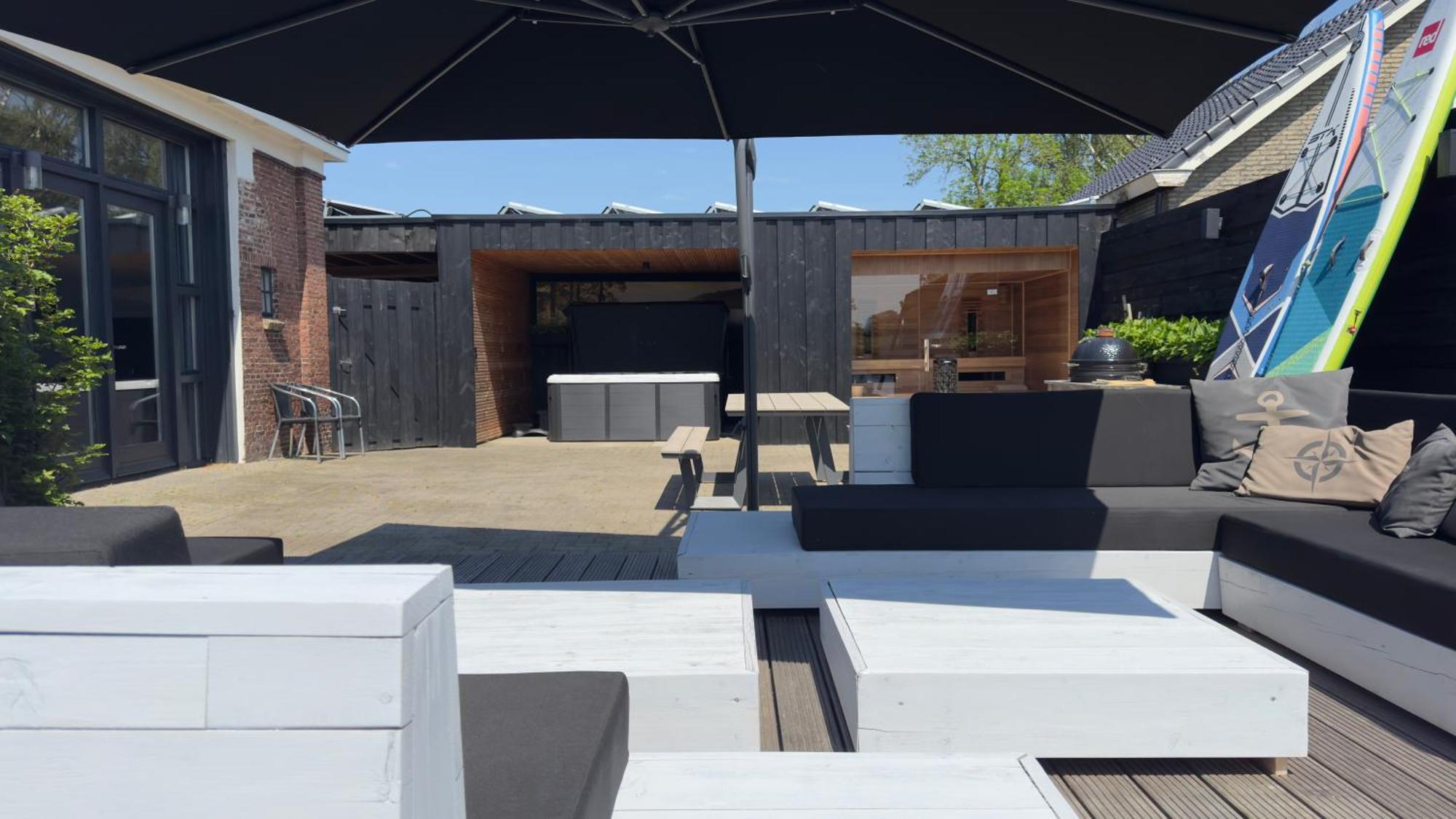 Puur Eastermar - Monumentaal, Authentiek En Luxe Koetshuis Aan Open Vaarwater Met Jacuzzi En Sauna Oostermeer Luaran gambar