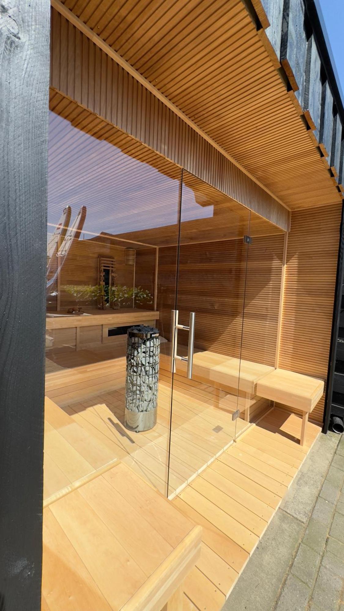 Puur Eastermar - Monumentaal, Authentiek En Luxe Koetshuis Aan Open Vaarwater Met Jacuzzi En Sauna Oostermeer Luaran gambar