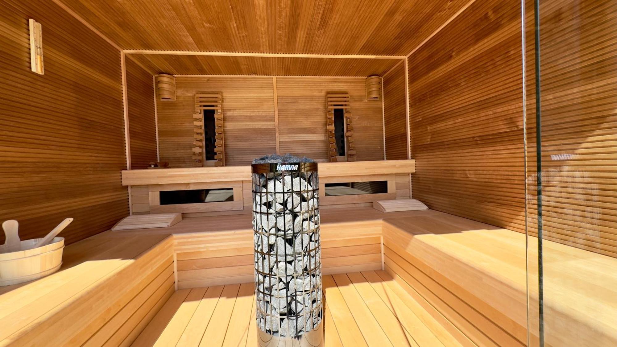 Puur Eastermar - Monumentaal, Authentiek En Luxe Koetshuis Aan Open Vaarwater Met Jacuzzi En Sauna Oostermeer Luaran gambar